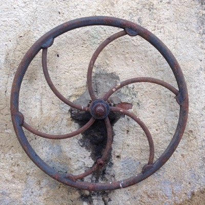 © Foto: Fredrika Hübsch Detalj från vinpress på gammal vingård i Languedoc