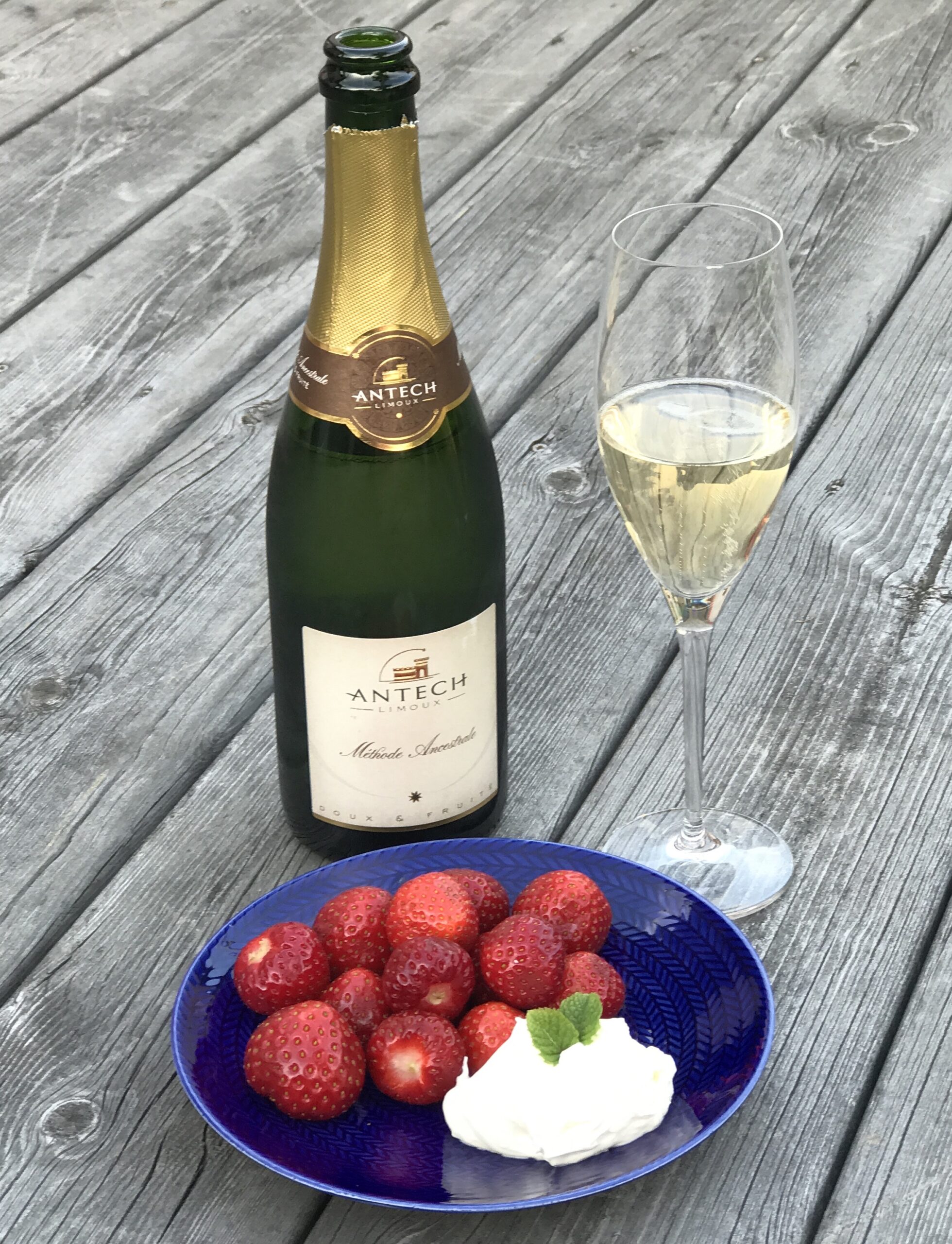 Methode Ancestrale är ett sött vitt mousserande som är gott till lätta bärdesserter. 